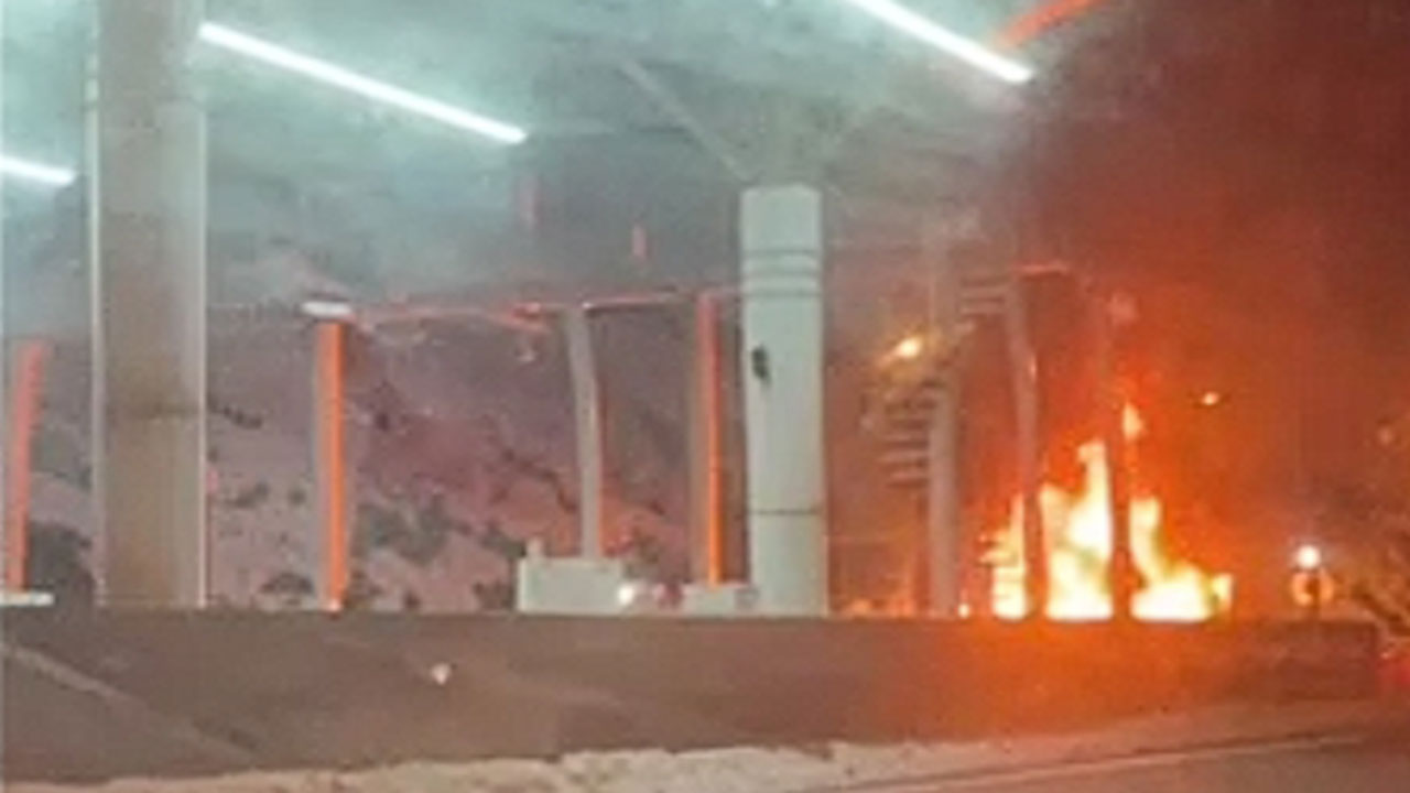 경기 성남 북판교요금소 인근서 교통사고 후 화재‥5명 부상