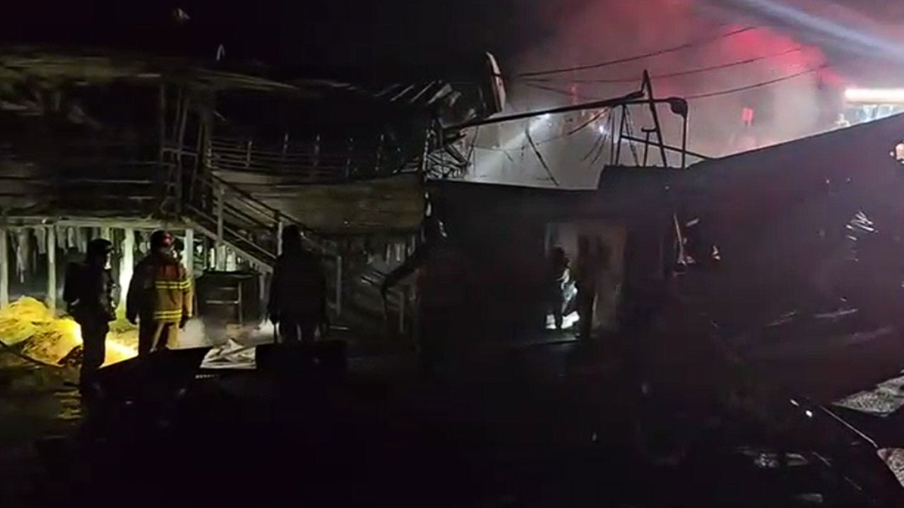 전북 김제 염소 농장서 불‥52마리 폐사