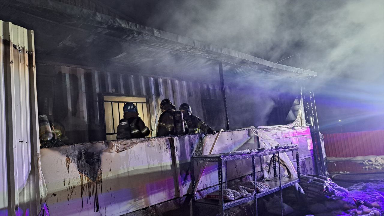 경기 안성 비료공장 내 컨테이너서 불‥1명 사망