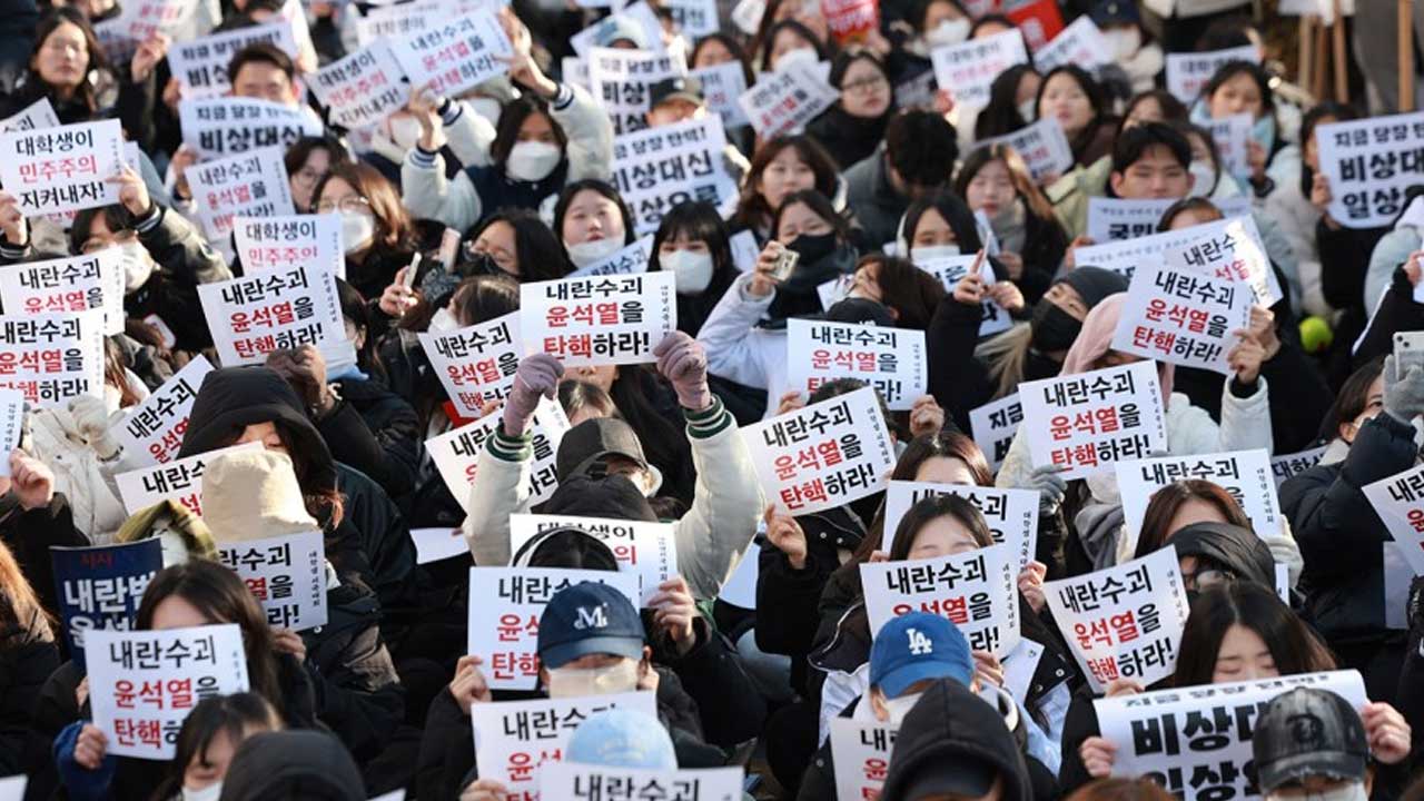 정치학자 시국선언 "탄핵소추안 조속히 재발의·통과시켜야"