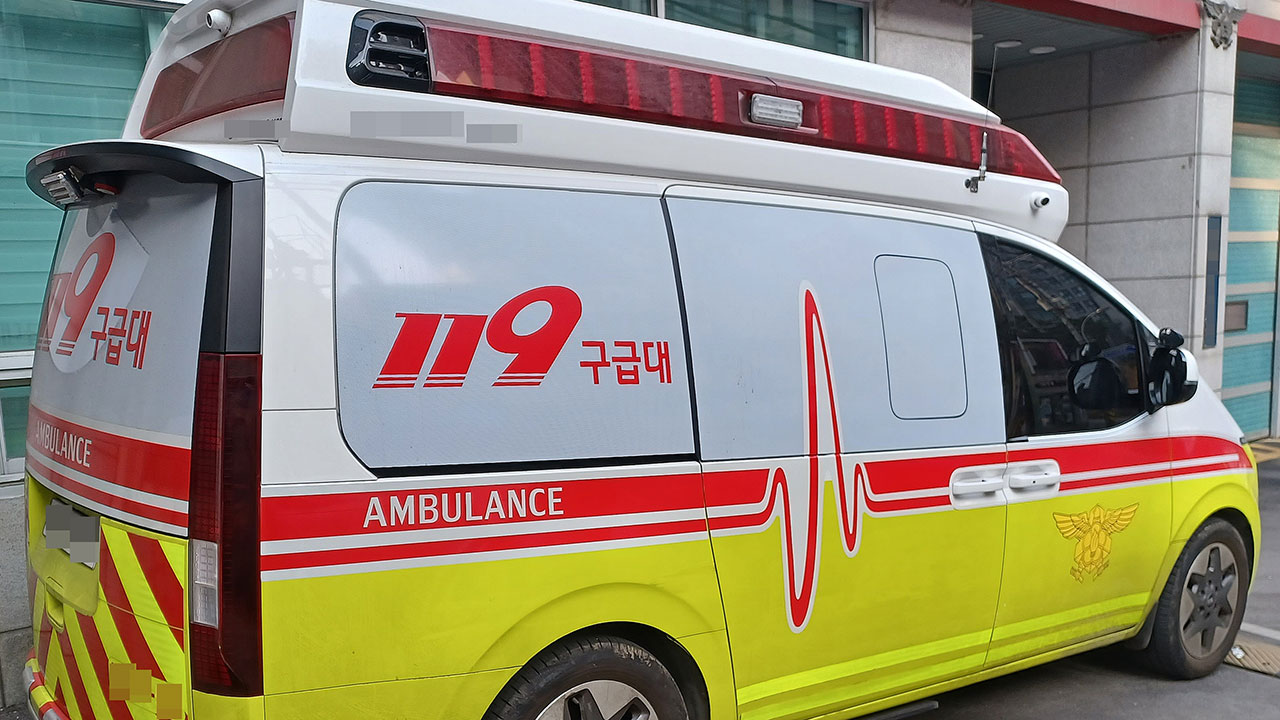 수로에 추락한 80대, 응급실 헤매다 2시간에 만에 입원