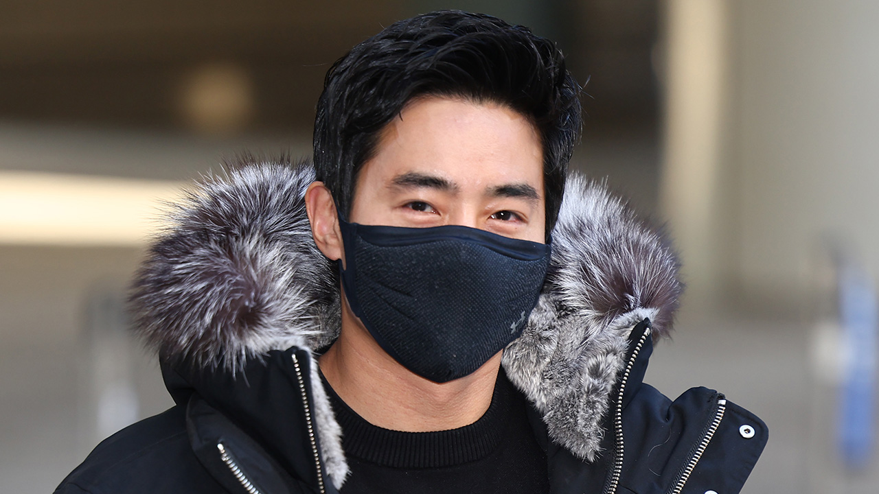'유튜버 안전한 바카라 사이트 주먹질' 이근, 2심도 벌금 5백만 원