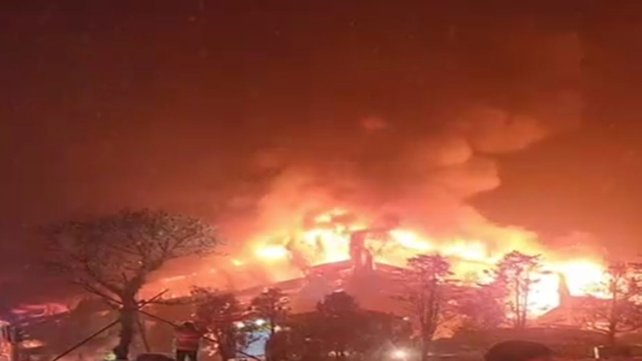 경기 연천 영화 세트장 화재..다친 사람 없어