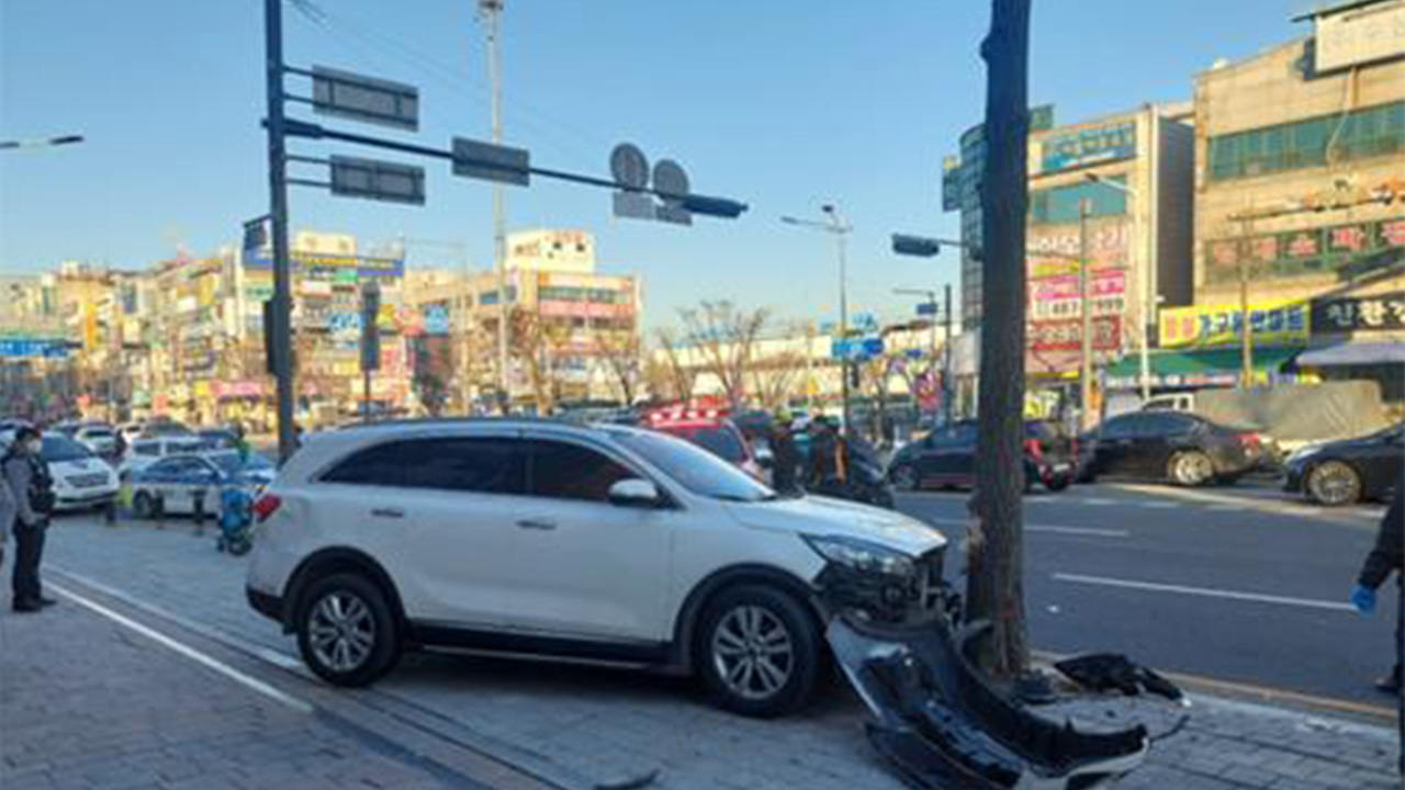 경기 안산서 우회전 차량에 치여 등교하던 고교생 1명 사망·2명 부상