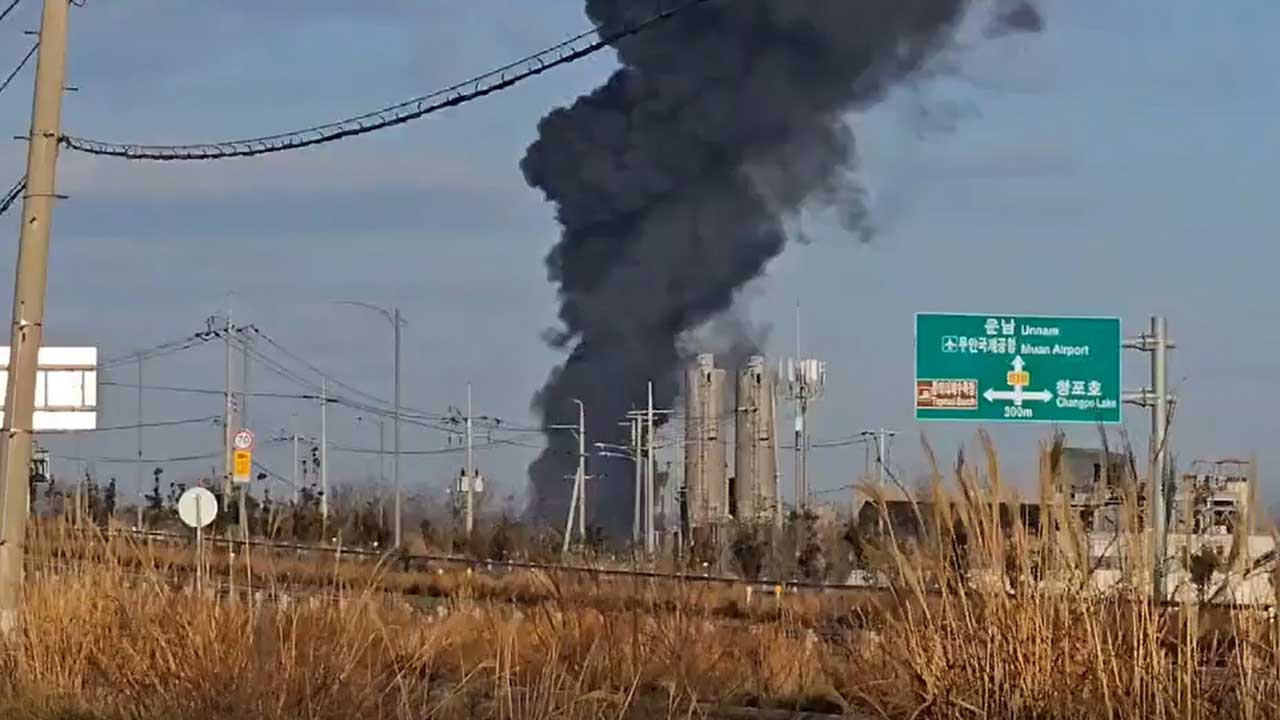 전남 무안공항서 175명 탄 항공기 추락‥현재까지 23명 사상