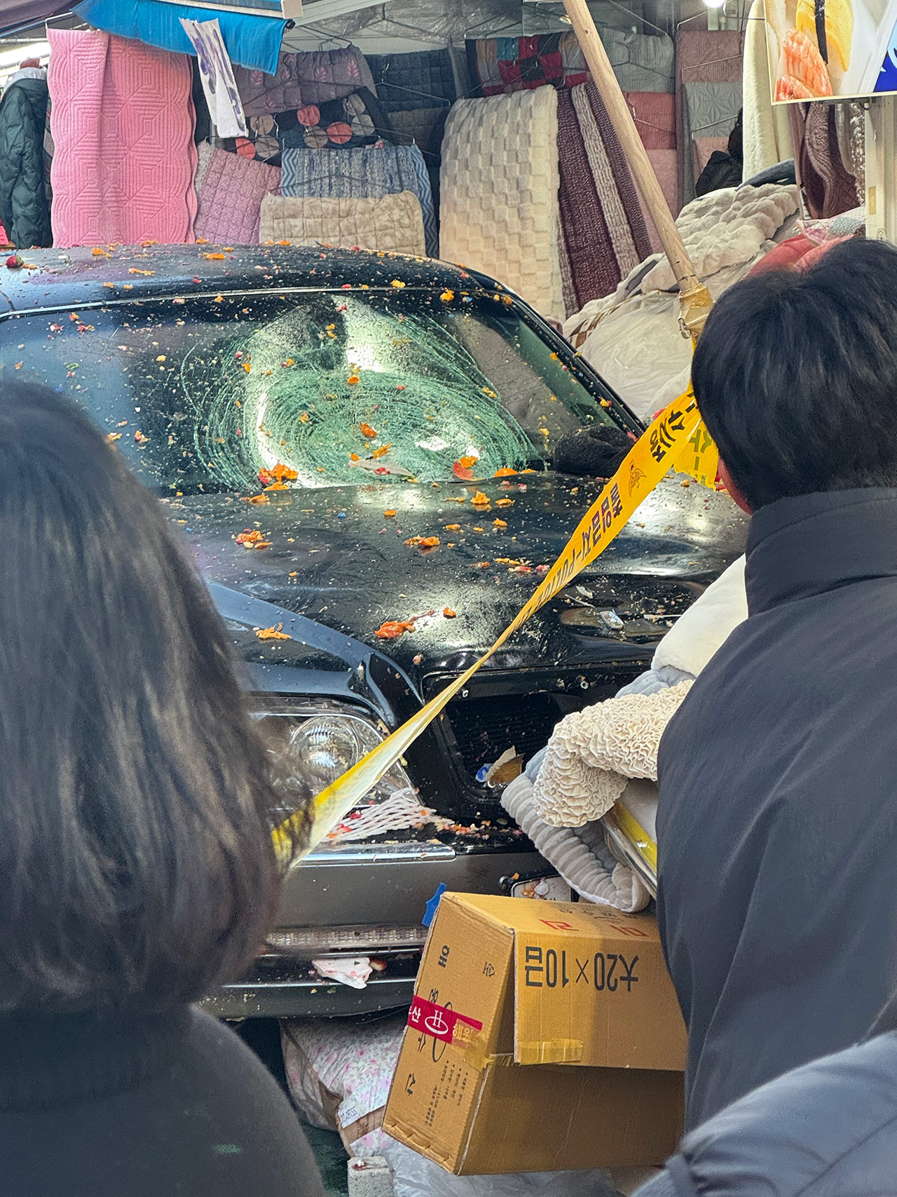 서울 목동깨비시장에서 승용차 돌진‥13명 다쳐