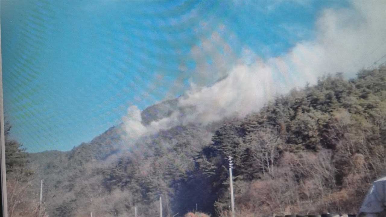 대구 군위군 야산에서 불‥7시간 넘게 진화 중