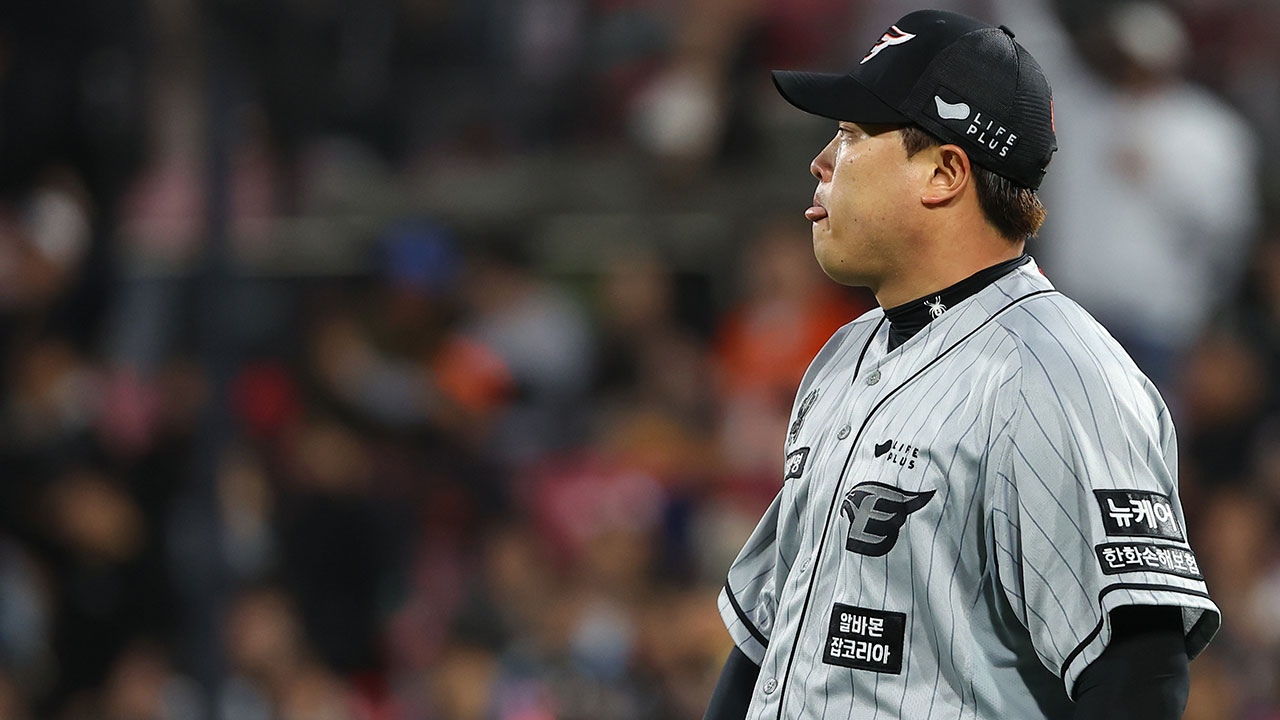 KBO "류현진 투구 판정 문제없다" 반박