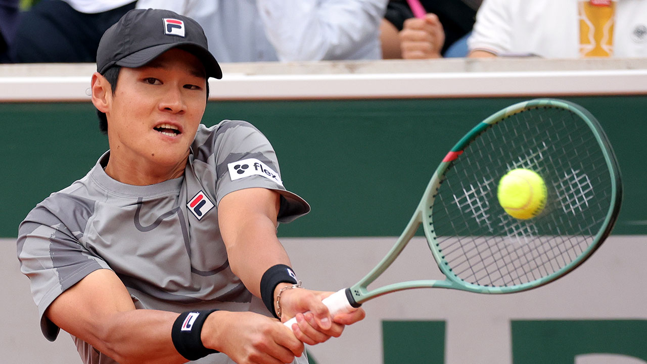 권순우, 프랑스오픈 테니스 2회전 진출…약 2년 만에 메이저 승리