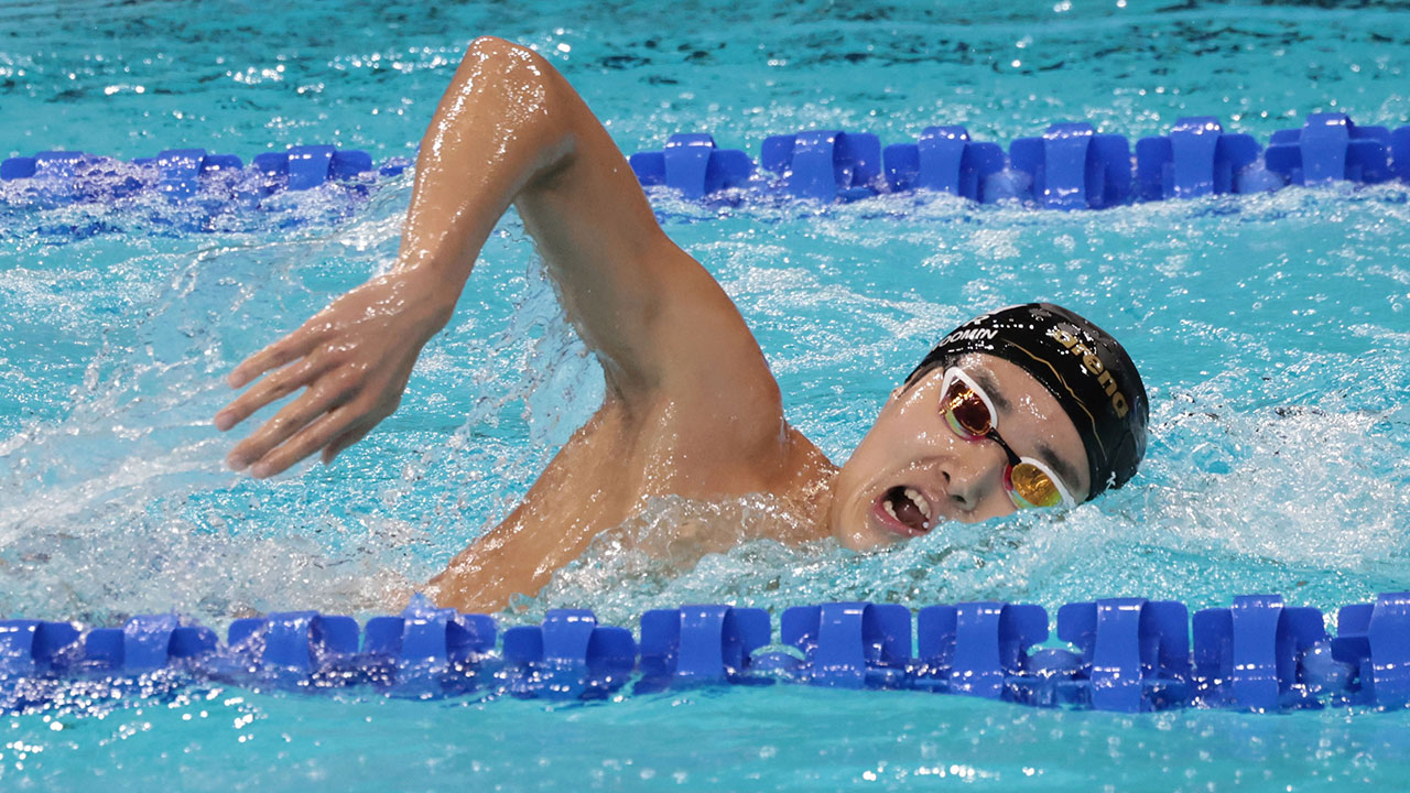 [올림픽] 호주 수영코치, 옛 제자 김우민 응원했다 징계 위기