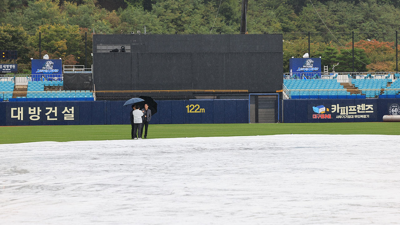 프로야구 플레이오프 2차전, 우천 순연‥내일(15일) 개최