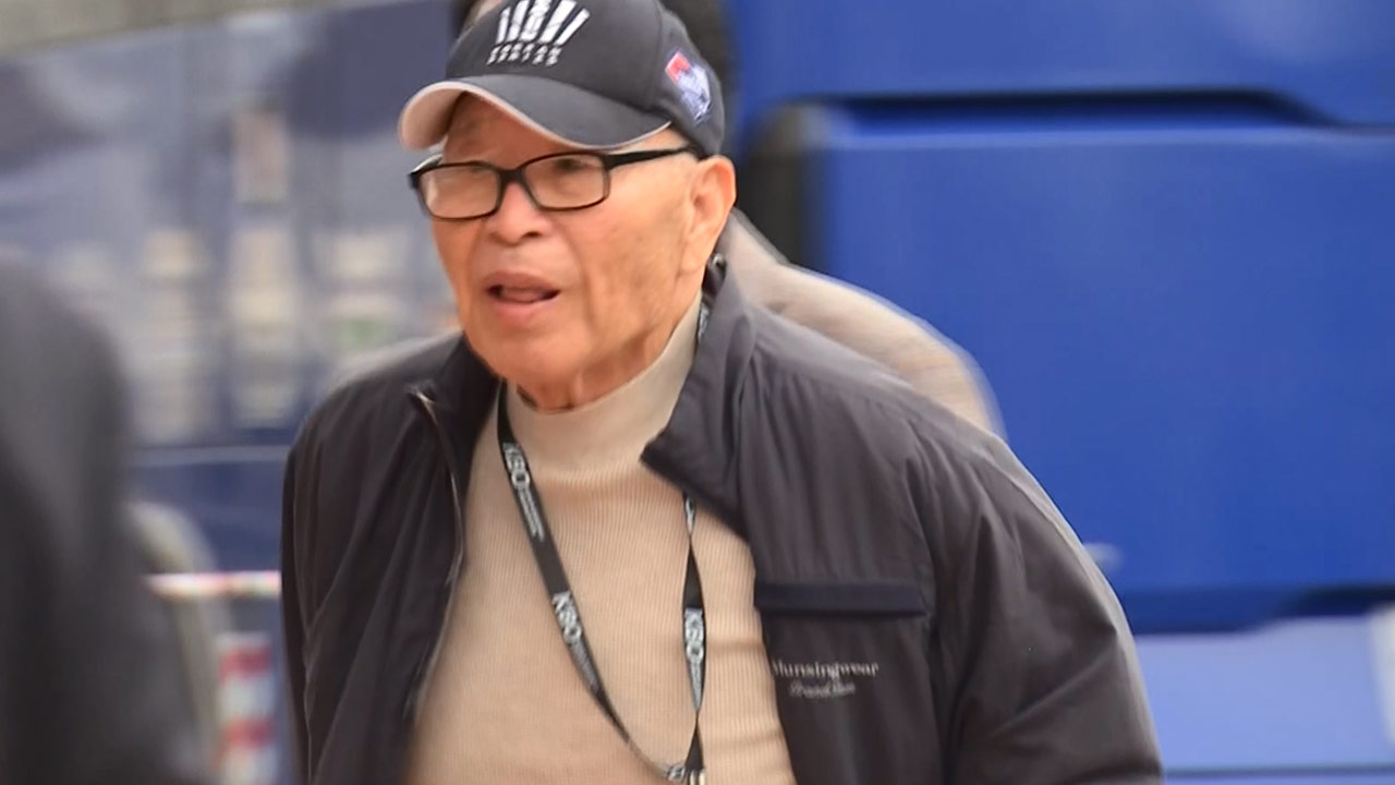 '해태·삼성 10회 우승' 김응용 전 감독, KS 1차전 시구