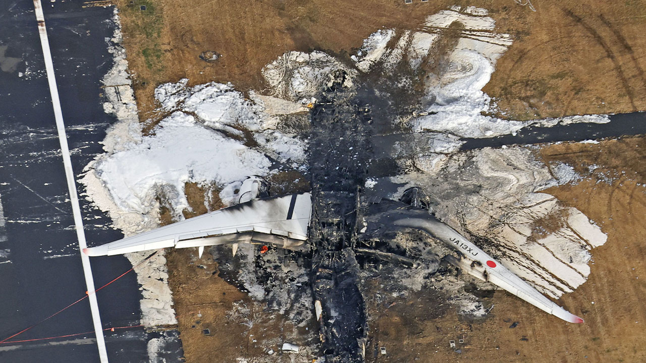 일본 항공기충돌 교신기록 공개‥"해상청 비행기에 활주로 진입지시 안해"
