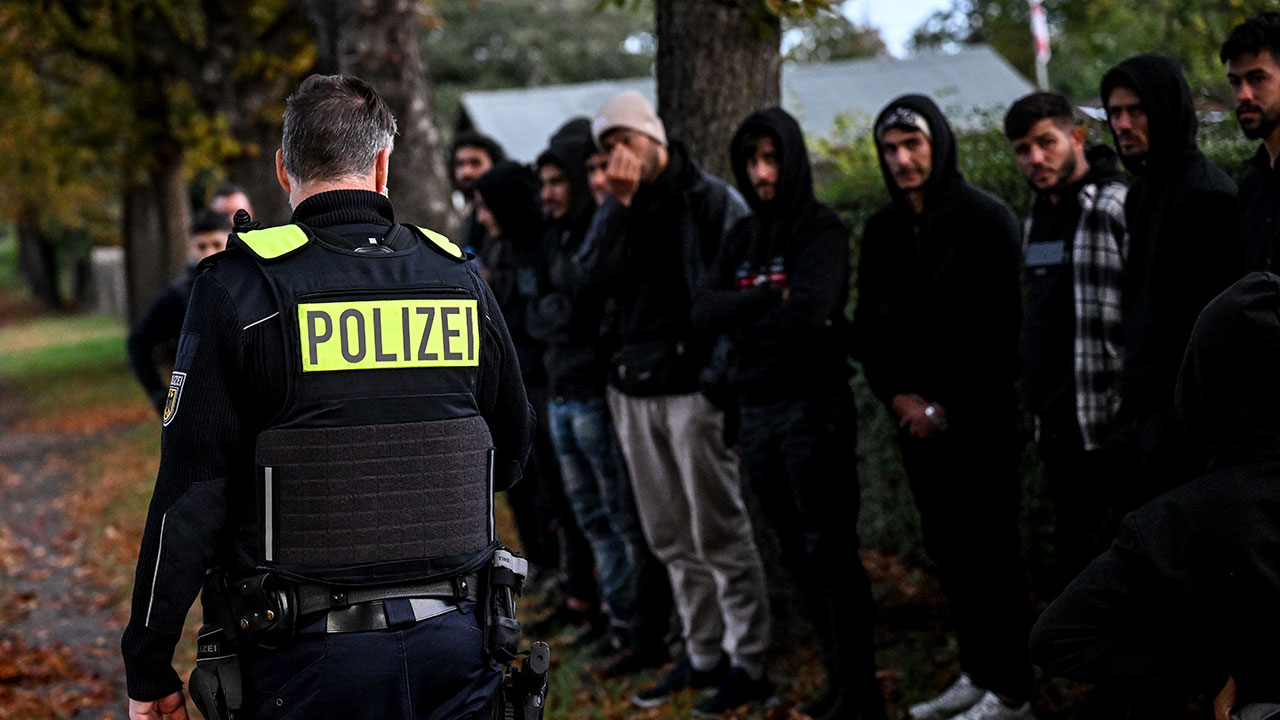 지난해 독일 난민 신청 이주민 35만 명‥1년 새 51% 급증