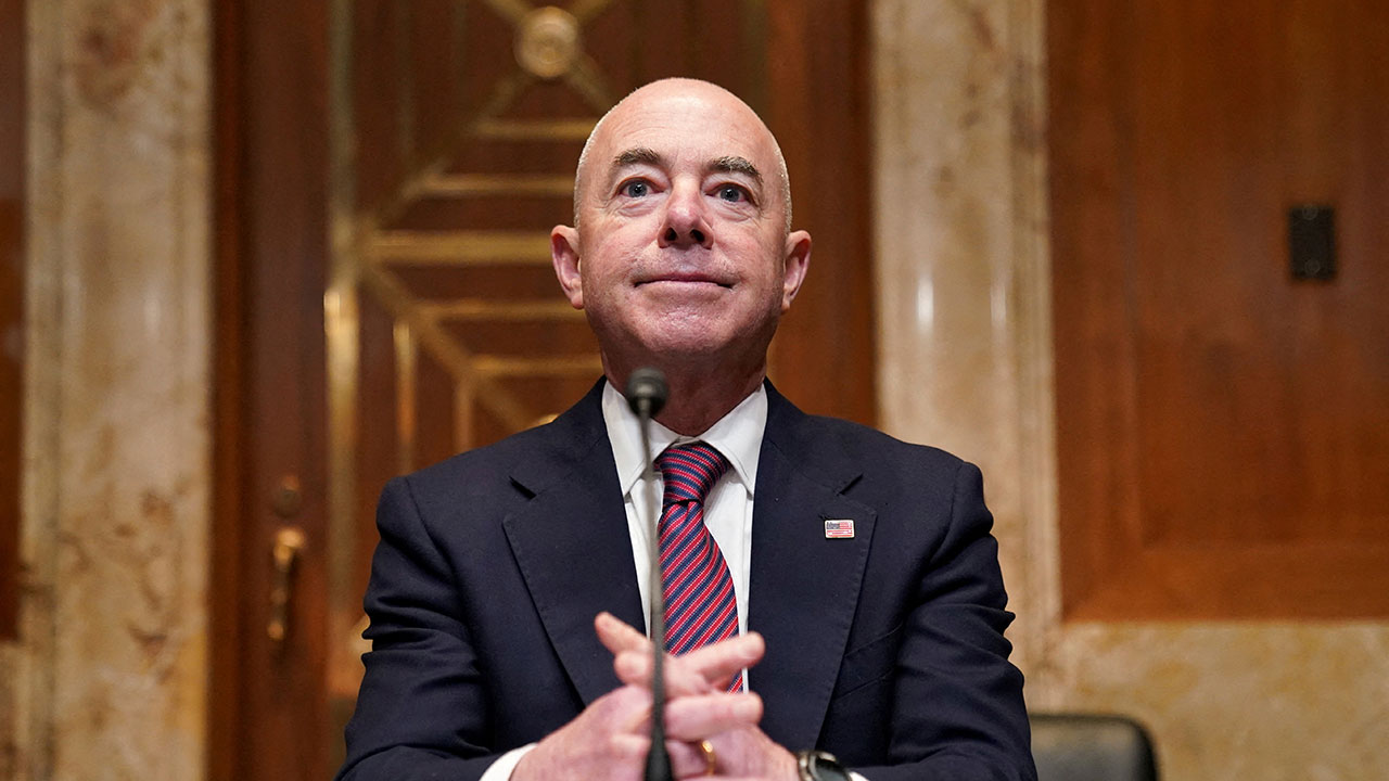 美 국토장관 탄핵안 하원 상임위 통과‥ 상원 탄핵재판선 기각될듯