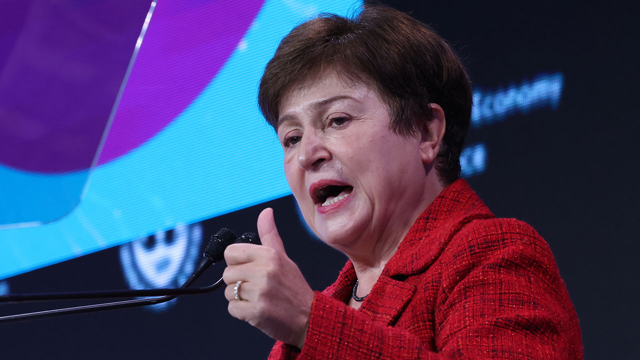 IMF 총재 "금리인하, 조금 늦는 게 너무 빠른 것보다 낫다"
