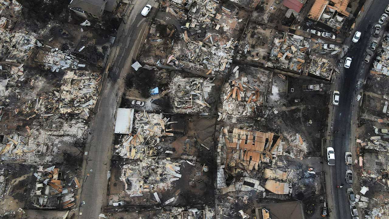 칠레 산불 사망자 1백 명 넘어‥해안 따라 불길 번지며 피해 급증