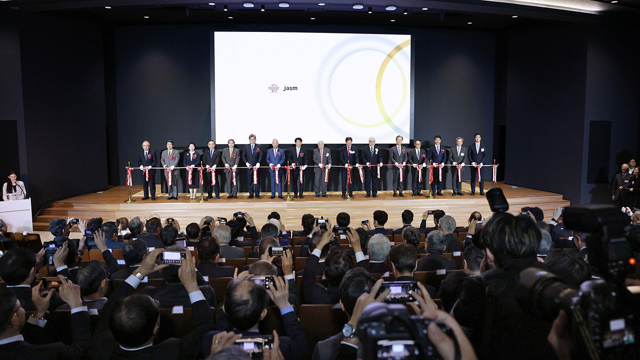 일본 규슈서 TSMC 제1공장 개소식 "일본 반도체 생산 르네상스될 것"