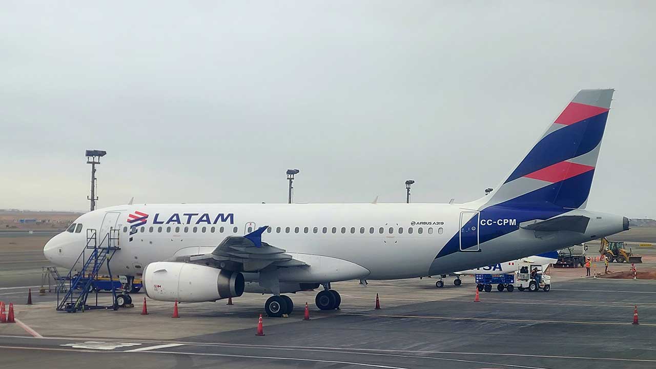 칠레 라탐항공 여객기 비행 중 흔들려 50여 명 부상 