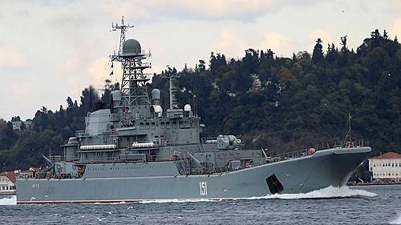 우크라이나, 크름반도 대규모 미사일 공격‥"러 상륙함 2척 파괴"