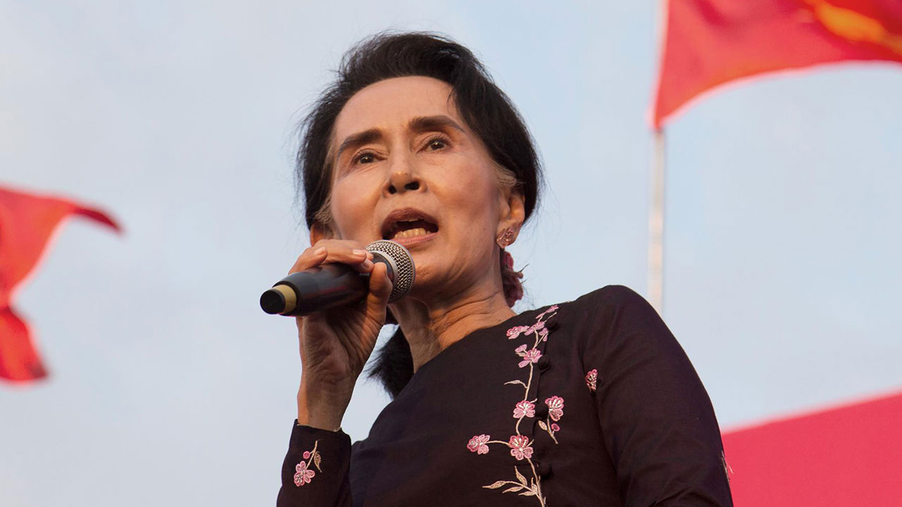 미얀마 수치 고문, 독방에서 가택연금 전환