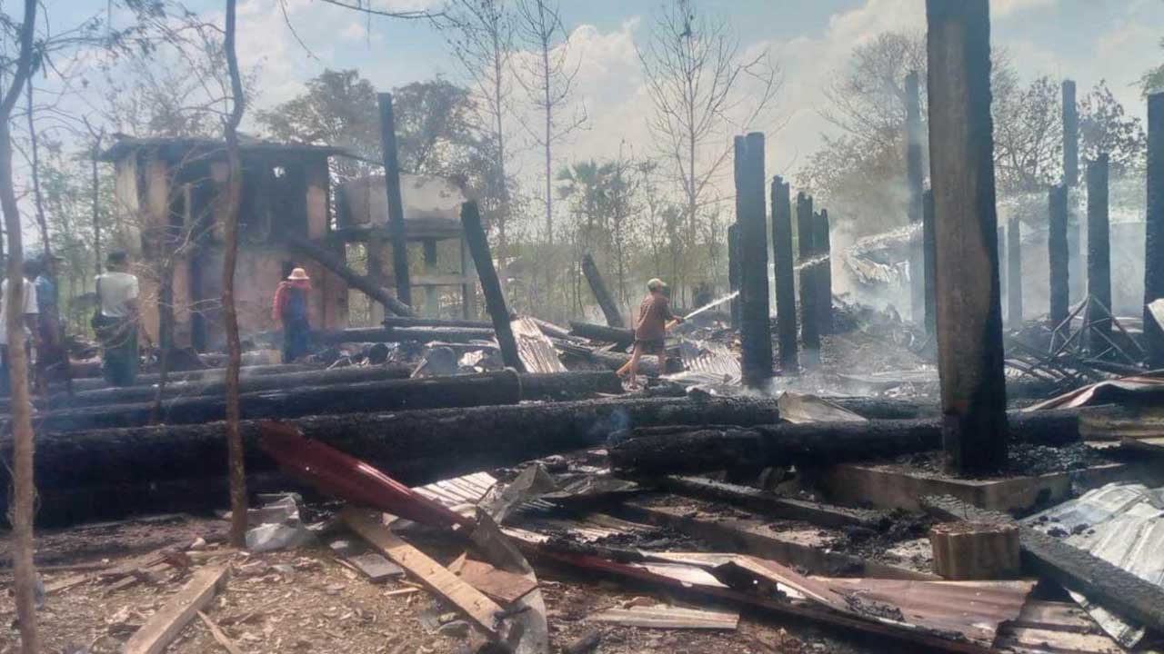 반군 공세에 밀린 미얀마군 사원까지 무차별 공습‥60여 명 사상