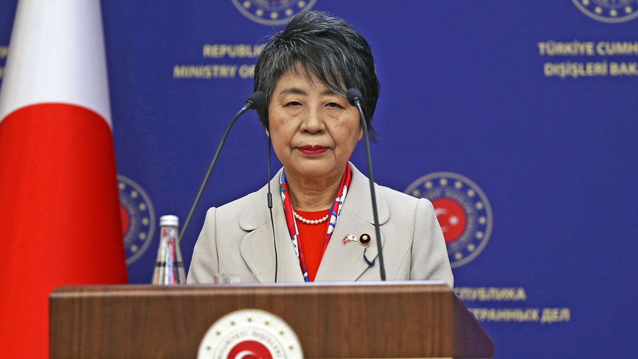 일본 외무상, 유세서 "낳지 않으면 무엇이 여성" 발언 논란 일자 철회