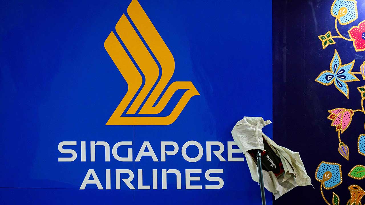 싱가포르항공 여객기, 난기류에 비상착륙‥1명 사망·30여 명 부상