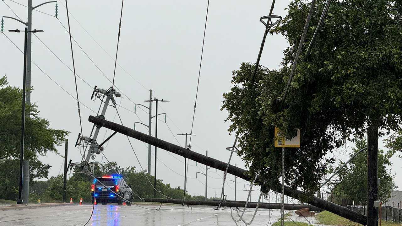 미국 텍사스 동북부에 허리케인급 폭풍‥105만 가구 정전