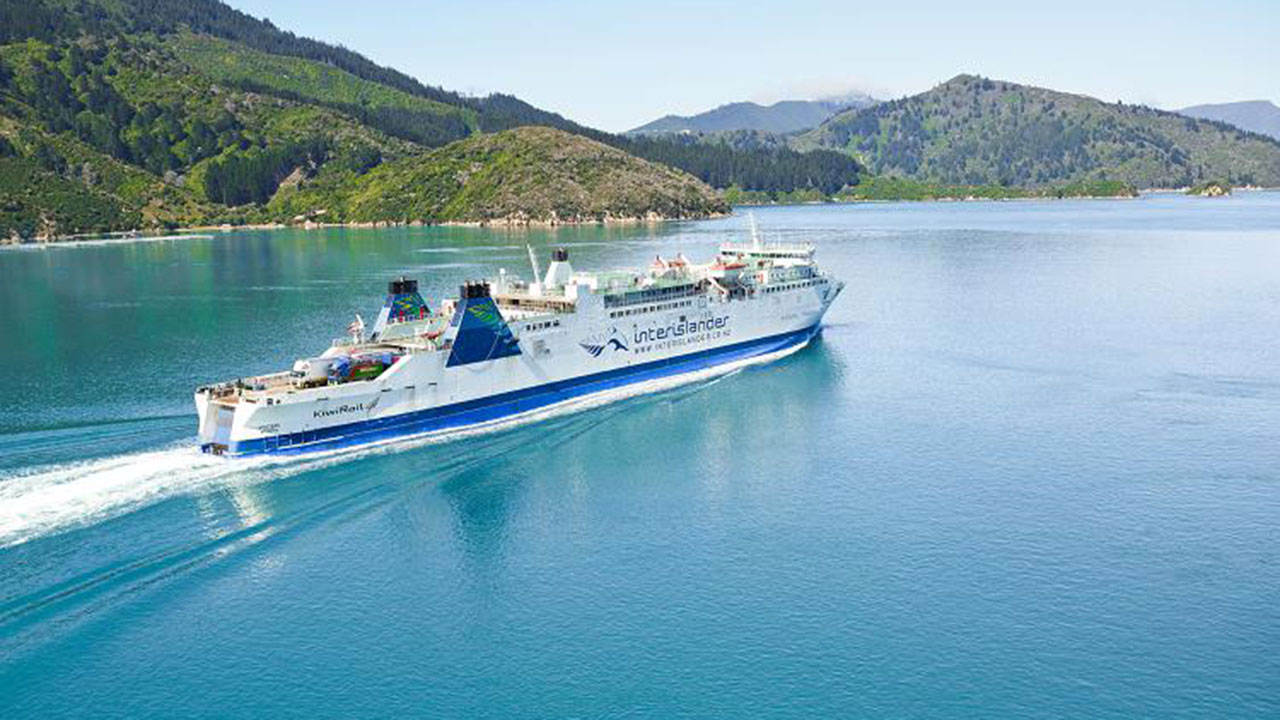 26년 된 뉴질랜드 화물선 모래톱 좌초‥47명 밤새 갇혀