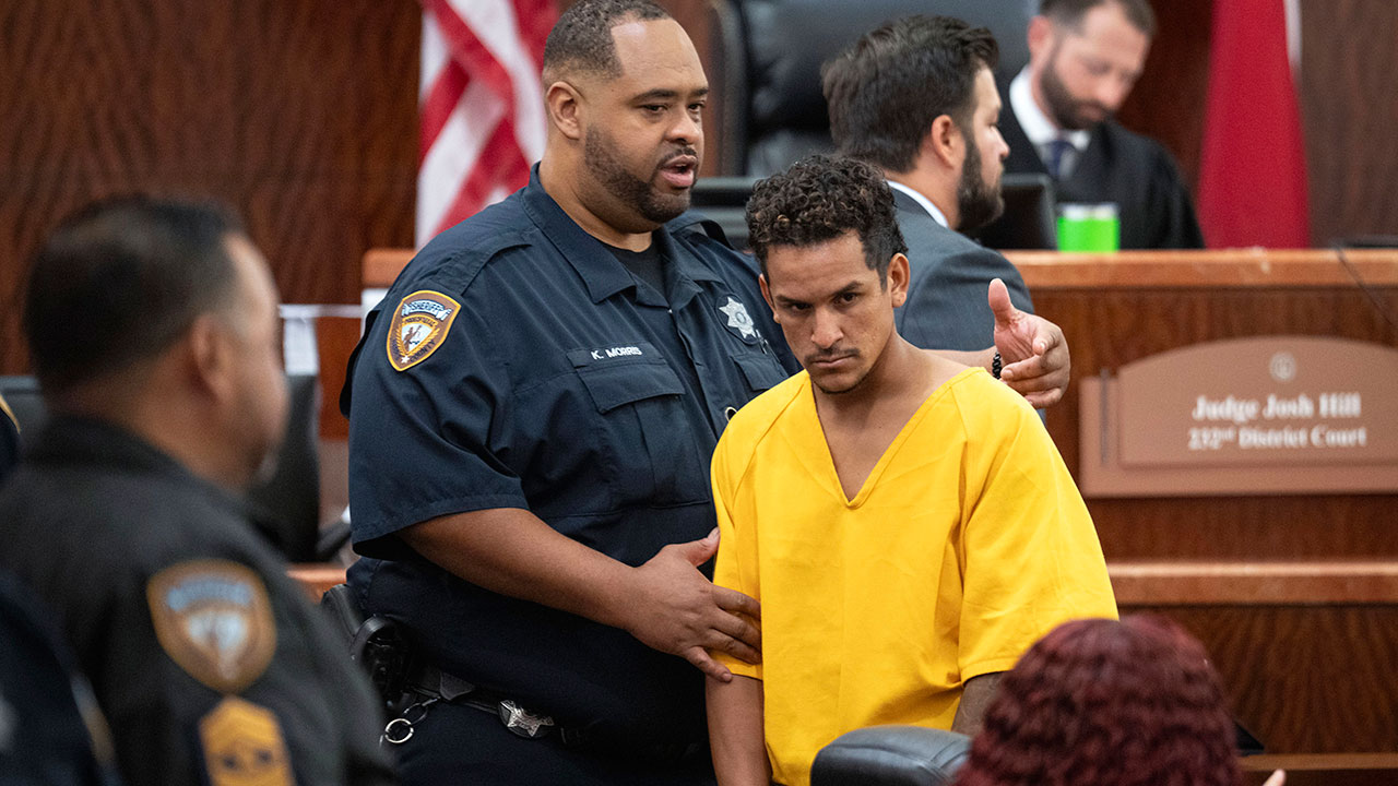 美 불법이민자 '12세 소녀 살해 혐의' 기소‥이민정책 공방 가열