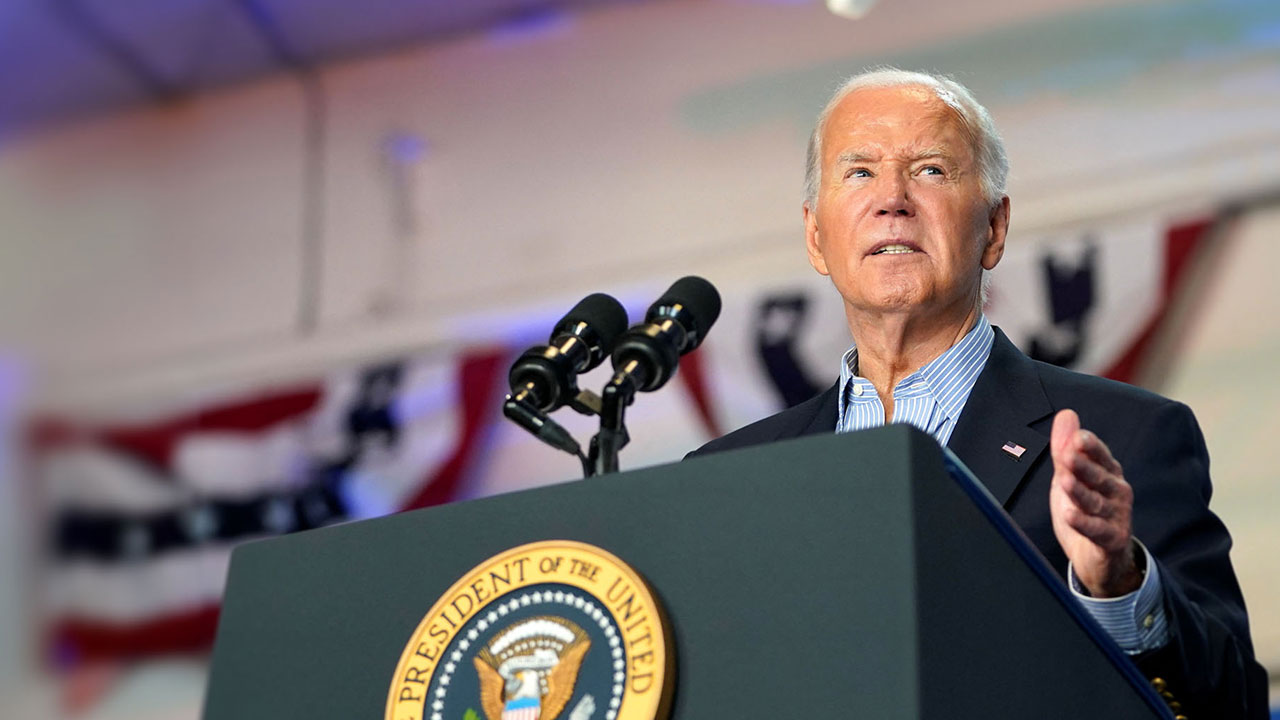 '바이든 대통령 봐주기 인터뷰 논란' 미국 라디오 진행자 사임