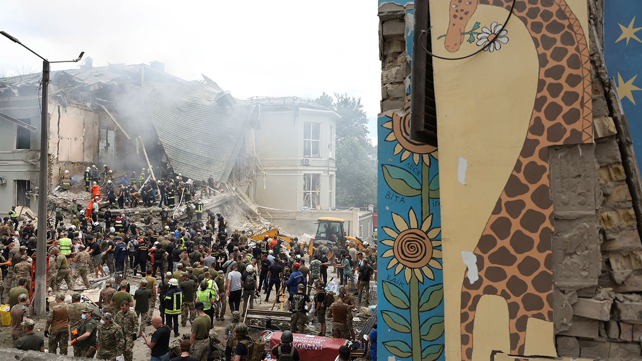 러시아, 우크라 대규모 공습‥"어린이병원도 폭격해 30여 명 사망"