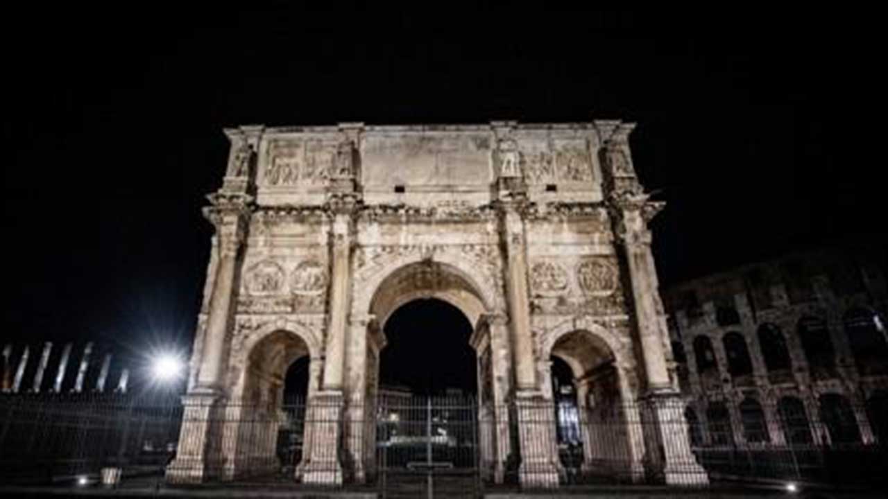 콜로세움 옆 고대 로마 개선문, 벼락에 파손