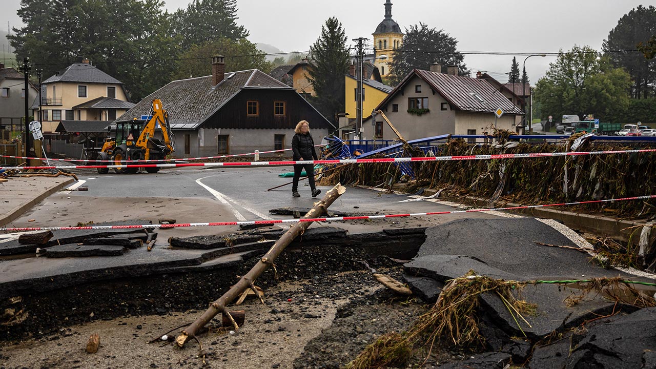 "한 달 치 비 쏟아져"‥유럽 중·동부 폭우로 최소 17명 사망