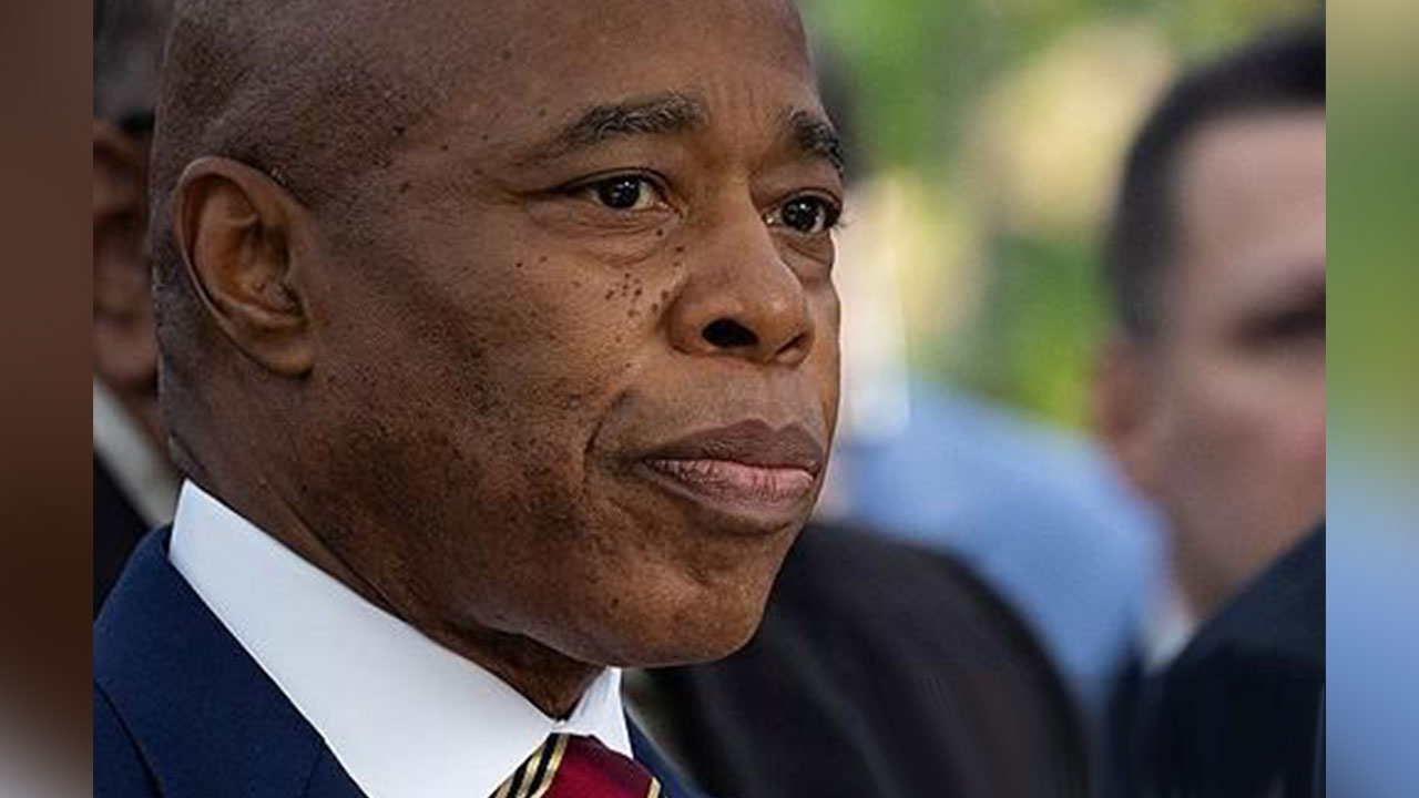 현직 뉴욕시장 첫 형사 기소‥"한국 등 5개 나라 연관성도 수사"