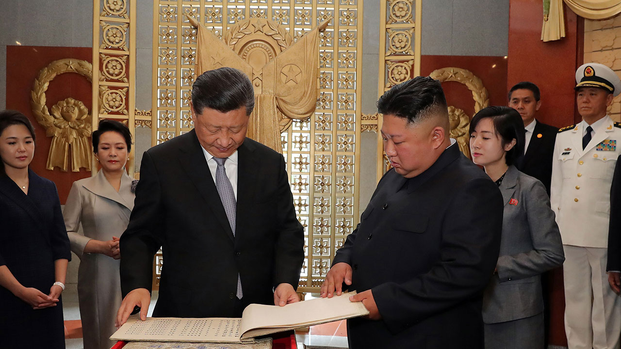 김정은·시진핑, '북-중 이상기류' 관측 속 수교 75주년 축전 교환