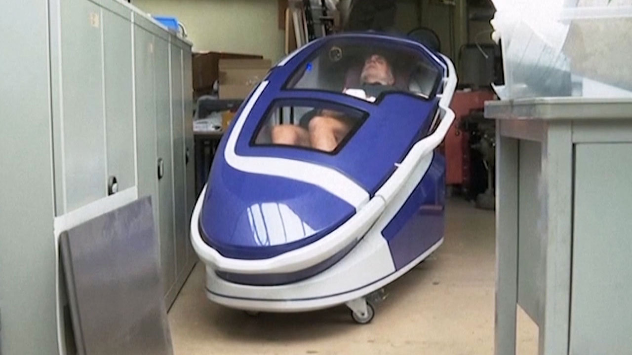 스위스 첫 '조력사망 캡슐' 사용 중단‥사전 신청 371명 쇄도