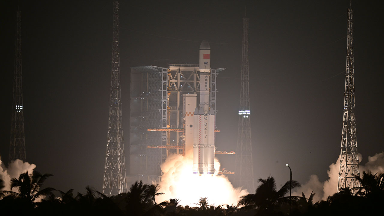 중국 화물우주선 톈저우 8호 발사‥달 기지 건설 첫발