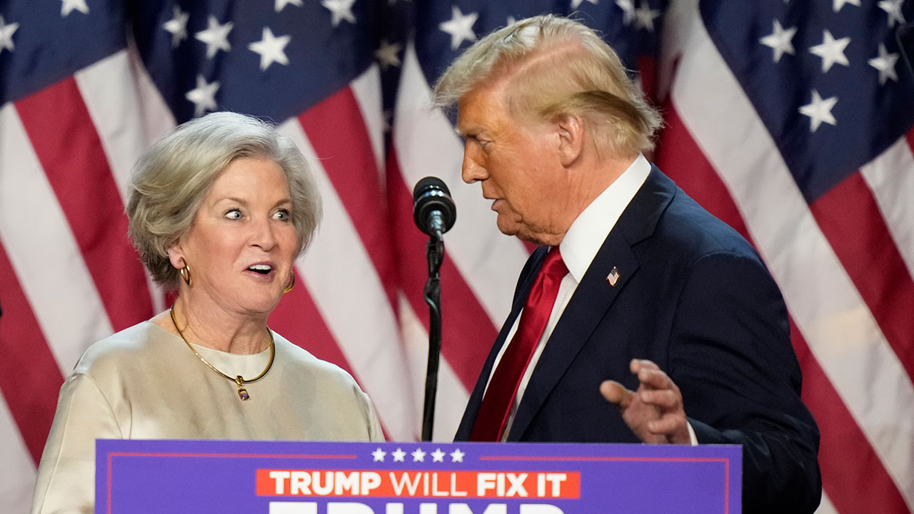 주미대사관, 트럼프 비서실장 내정자 일했던 로비업체 계약