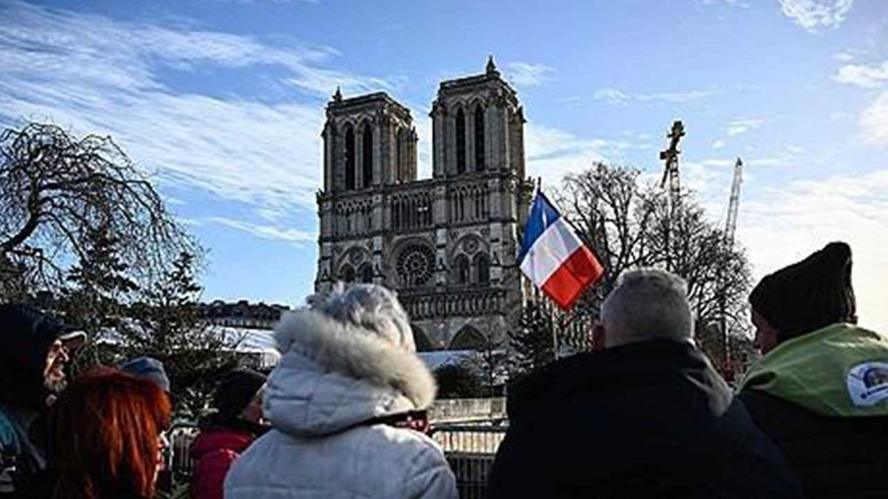 젤렌스키, '종전압박' 트럼프 회동 추진‥"마크롱 포함 3자회동 가능성도"