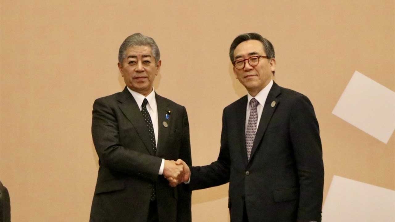 한일 외교장관 통화‥日외무상 "한일관계 중요성 확인"