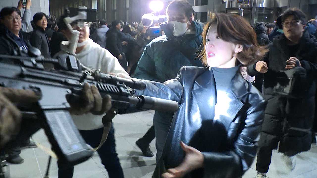 피격 트럼프·계엄군 총 잡은 안귀령‥BBC '인상적 이미지' 선정