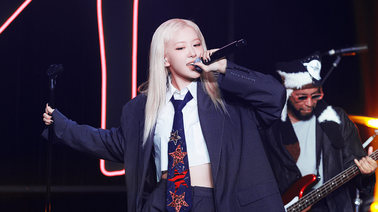 로제 '아파트', 영국 싱글차트 4주 연속 2위‥지민 '후' 7위