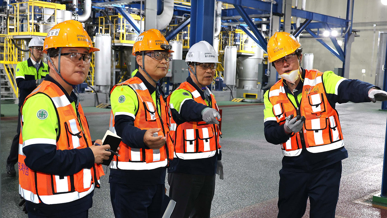 정부, '흑연 탈중국' 포스코그룹에 보조금 지원 검토