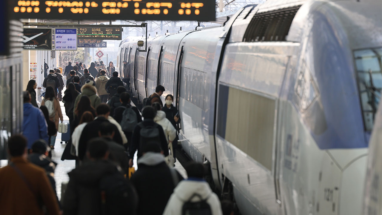 코레일 "폭설·한파로 KTX 경부·호남·강릉·중앙선 감속운행"