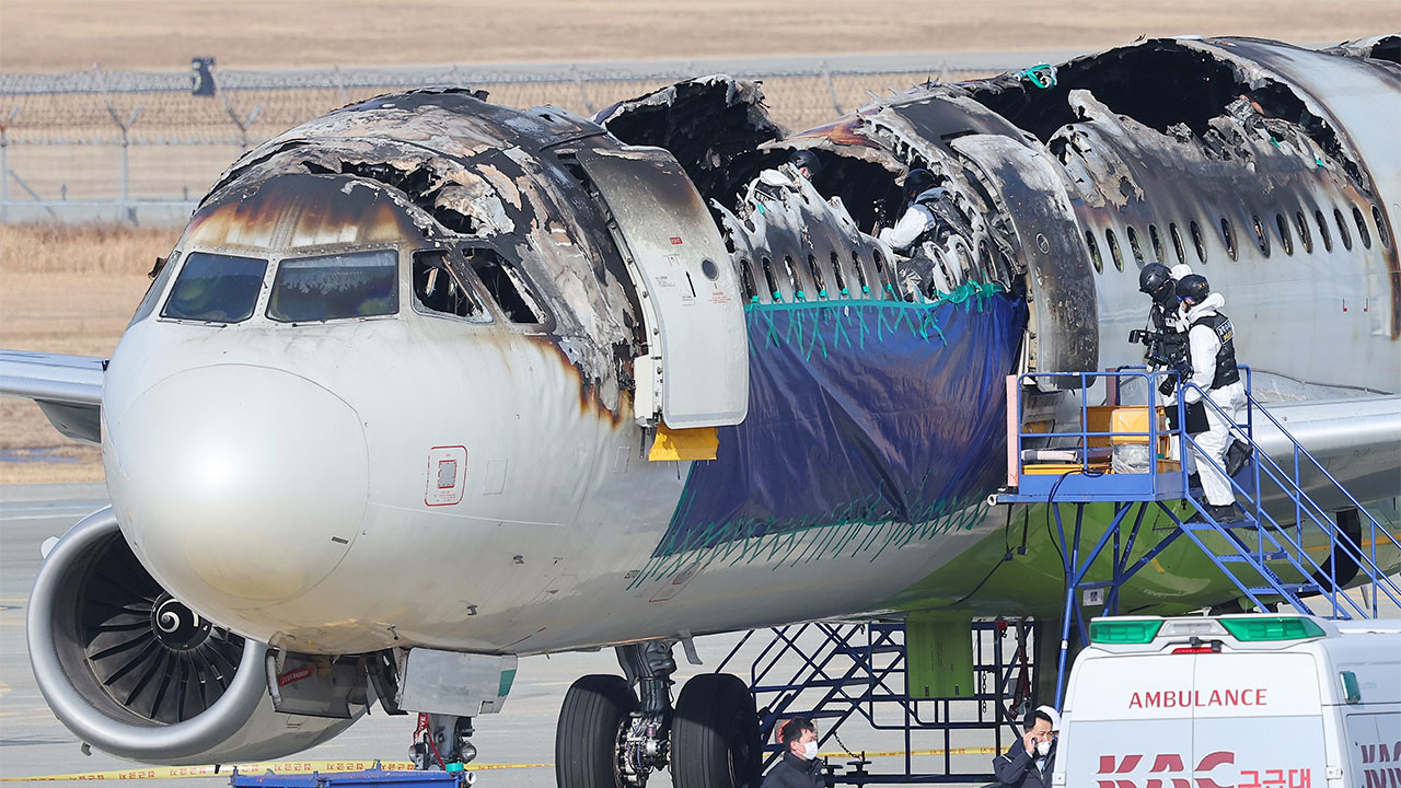 에어부산 화재, 보조배터리 합선 추정‥30번 선반 주변서 시작