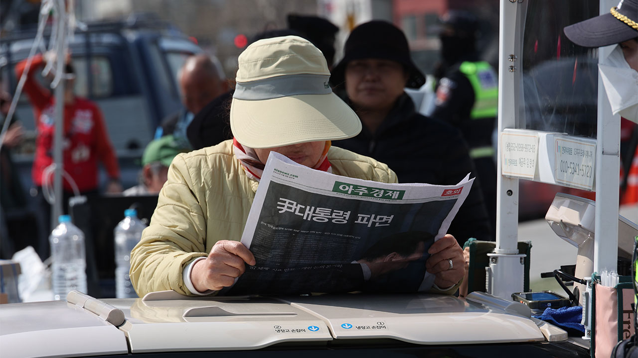 윤 정부 바카라 에볼루션 '임기 최저치'로 마침표‥계엄 후 더 추락