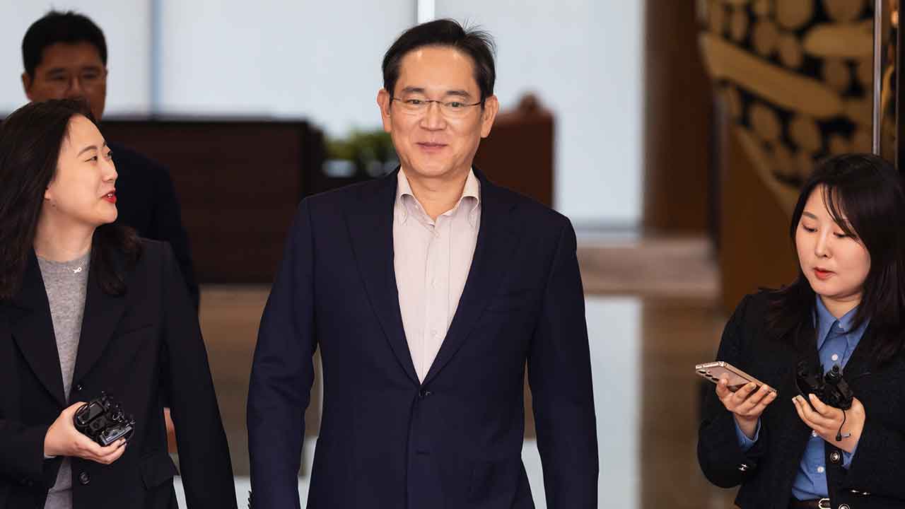 7박 8일 일본 출장 마친 이재용‥귀국길 "묵묵부답"