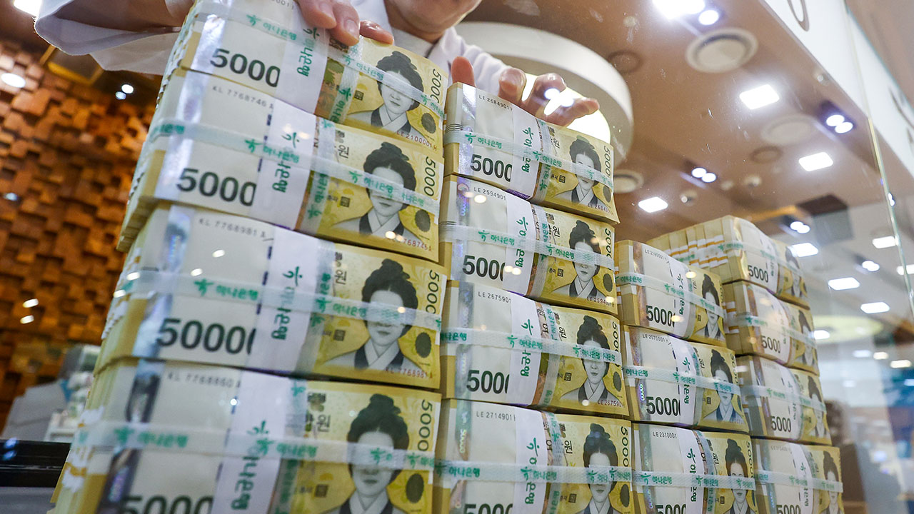 작년 가계 여유자금 216조 원‥투자 위축에 기업 순자금 조달 축소